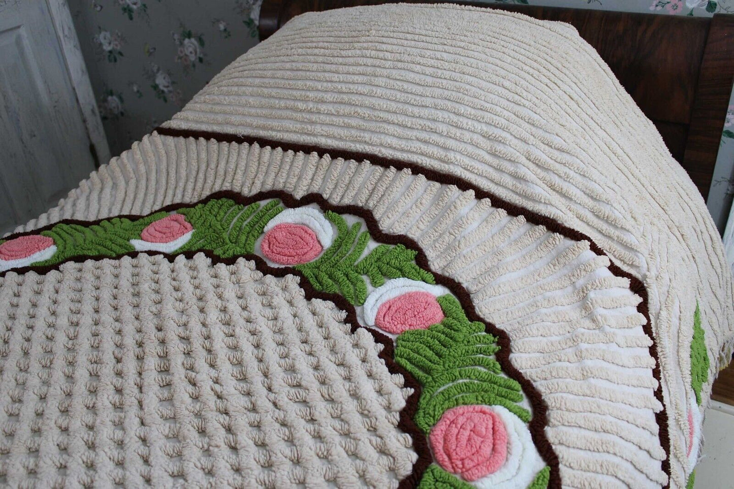Shabby Sculpted Floral Cake Vintage Mocha Chenille Bedspread ACRYLIC TRICEL, Twin Sz