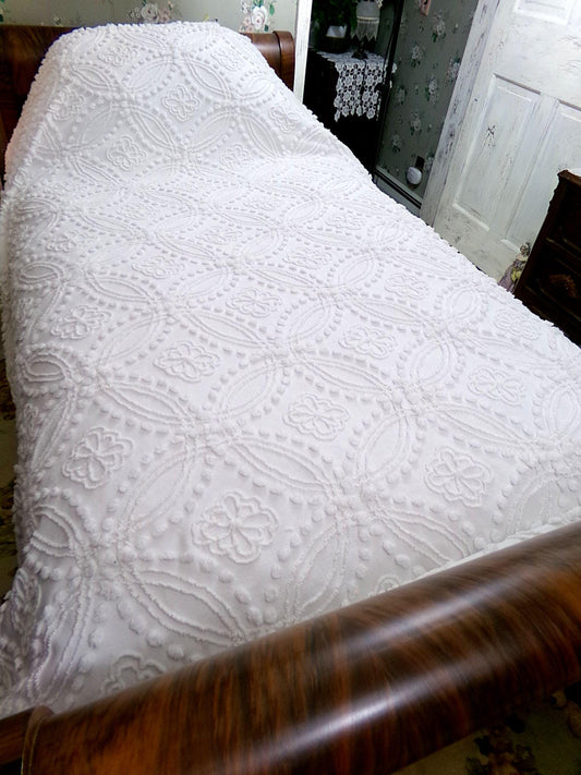 farmhouse bed & breakfast style vintage chenille bedspread, white cotton floral full size bedding with accent fringe