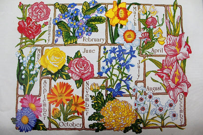 FLOWERS of the MONTH Vtg Crewel Embroidery Kit Floral Paragon Stitchery 0704