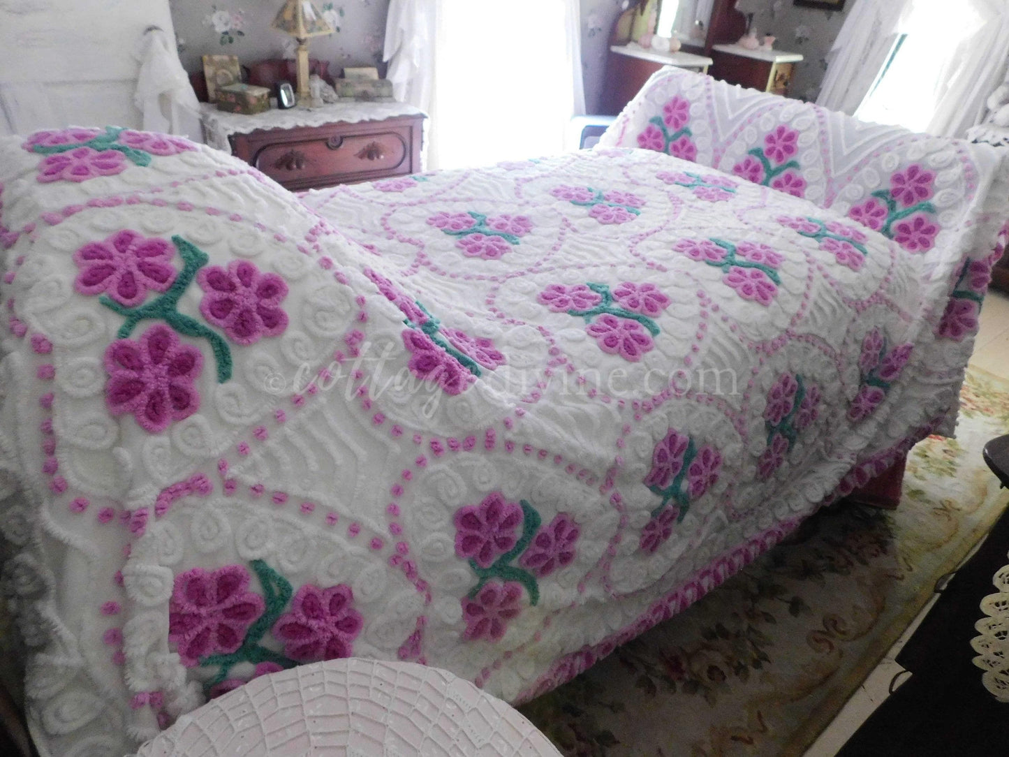 Cottage Style Bedding, Jumbo Hearts, Midcentury Romance Vintage Chenille Bedspread, Full Size