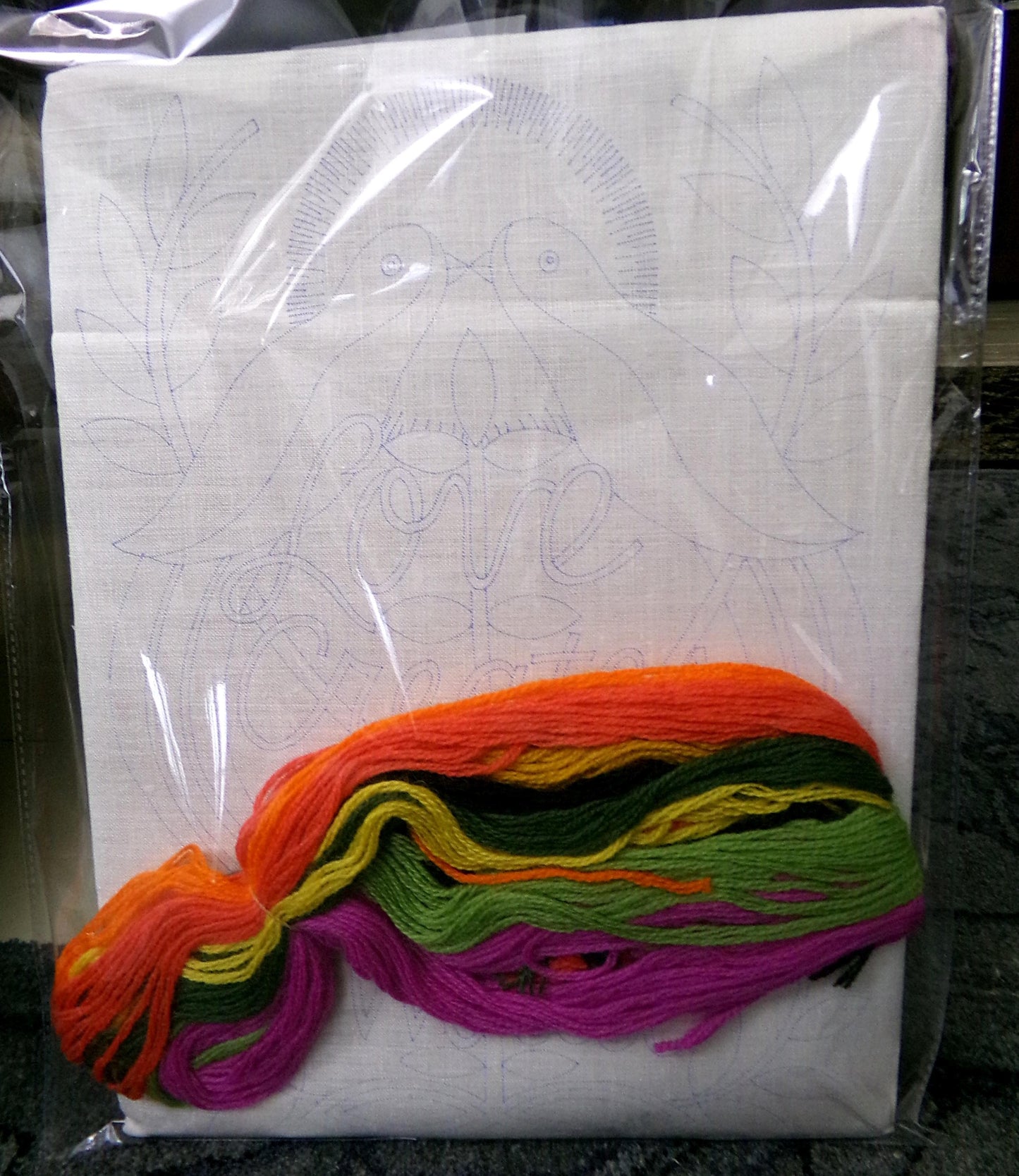 LOVE CREATES a SPECIAL World Vintage Crewel Embroidery Kit, Paragon Creative Stitchery #0536, Boho Hippie 1970s Needlework Design