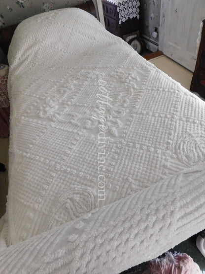 Farmhouse Chic Traditional White Vintage Chenille Bedspread, Twin Coverlet