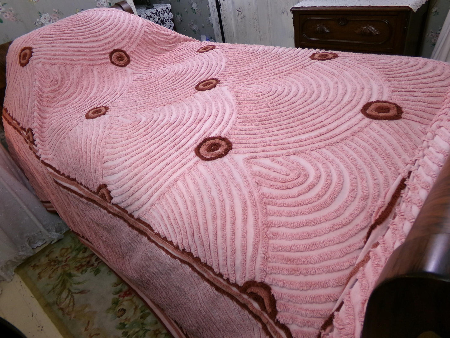 Shabby Pink Vintage Chenille Bedspread, Dramatic Mauve Deep Swags, Full Size Old Hollywood Style Bedding