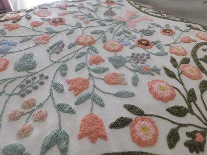 Natural Wildflower Medley Vintage Twin Sized Chenille Bedspread with Accent Fringe, Cabin Crafts Design