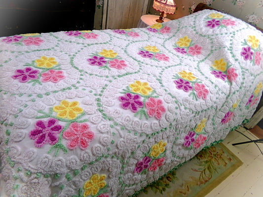 rainbow hearts vintage chenille bedspread, whimsical pink, yellow, lilac flowers w/ swirl accents & dots, white cotton full size bedding