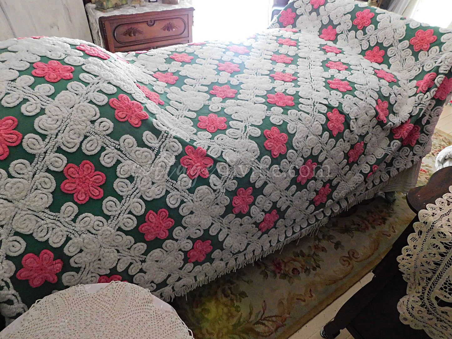 Magnificent Midcentury Vintage Chenille Bedspread, Lipstick Pink Roses on Rich Green with Plush White Swirls, 100% Cotton, FULL Size