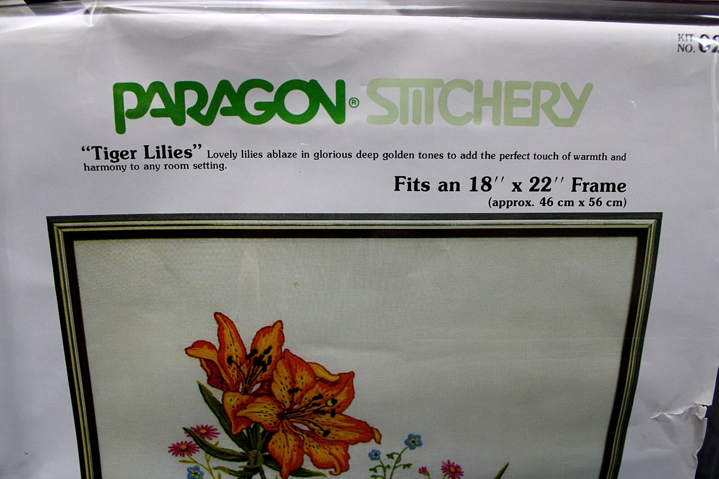 TIGER LILIES Vtg Crewel Embroidery Kit Boho Lily Floral Paragon Stitchery 0213