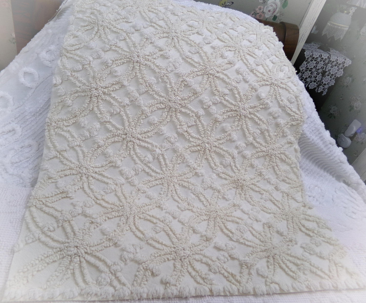 Ivory Elegance Vintage Chenille Fabric - Creamy Neutral Textured Quilt & Craft Material, 20" x 24" Piece