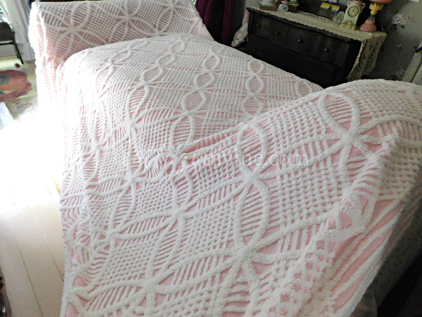 Romantic Cottage Bedding, Vintage Chenille Bedspread in Classic Pink & White, Cotton Geometric, Full Size with Fringe