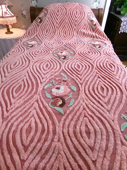 swirl roses luxury Vintage full size chenille bedspread, gorgeous ellipse florals