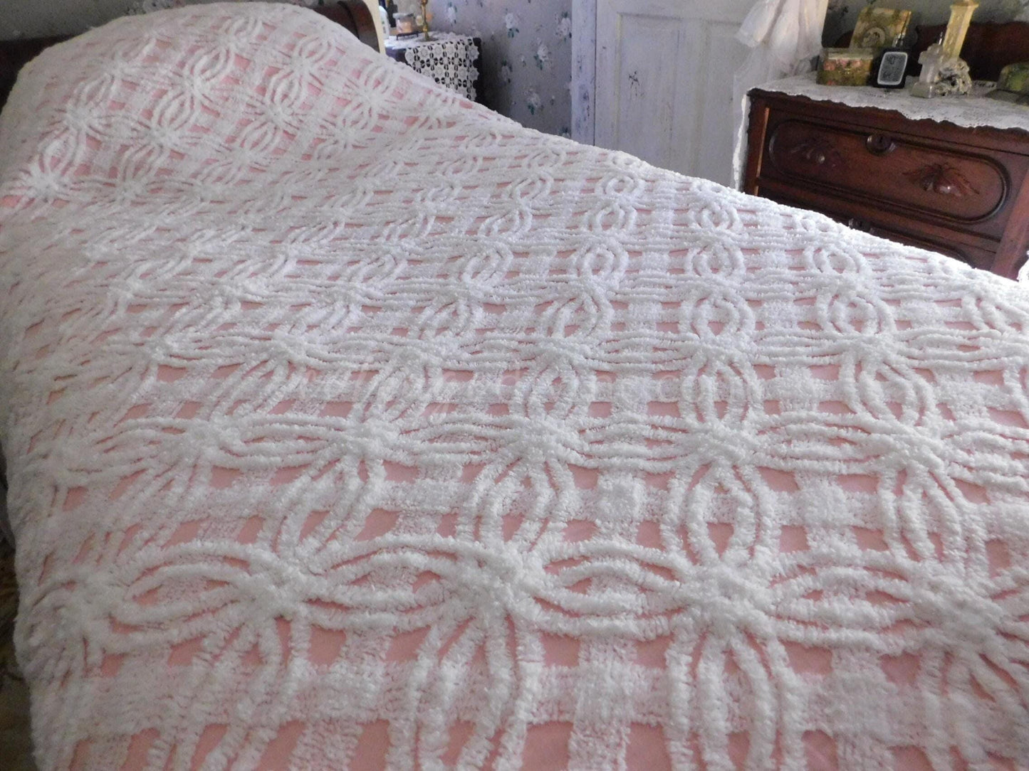 Pretty in Pink Vintage Chenille Bedspread, Classic White Wedding Ring Design, Twin Size