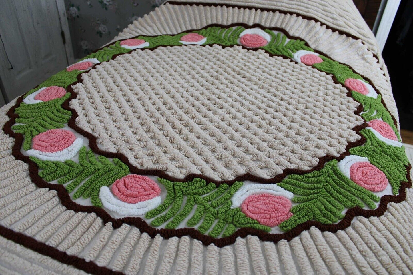 Shabby Sculpted Floral Cake Vintage Mocha Chenille Bedspread ACRYLIC TRICEL, Twin Sz
