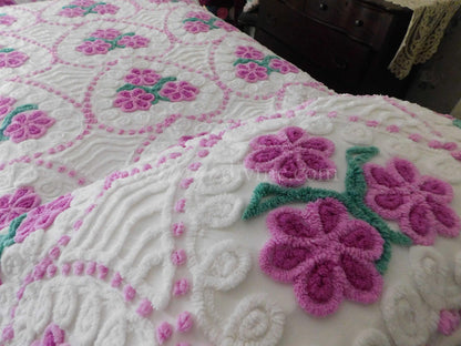 Cottage Style Bedding, Jumbo Hearts, Midcentury Romance Vintage Chenille Bedspread, Full Size