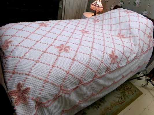 vintage full size chenille bedspread, simple star flowers on white cotton, shabby cottage style bedding