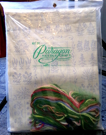 HERB 'N SPICE Garden Sampler Crewel Embroidery Kit, 1977 Vintage Paragon Needlecraft Creative Stitchery #0786