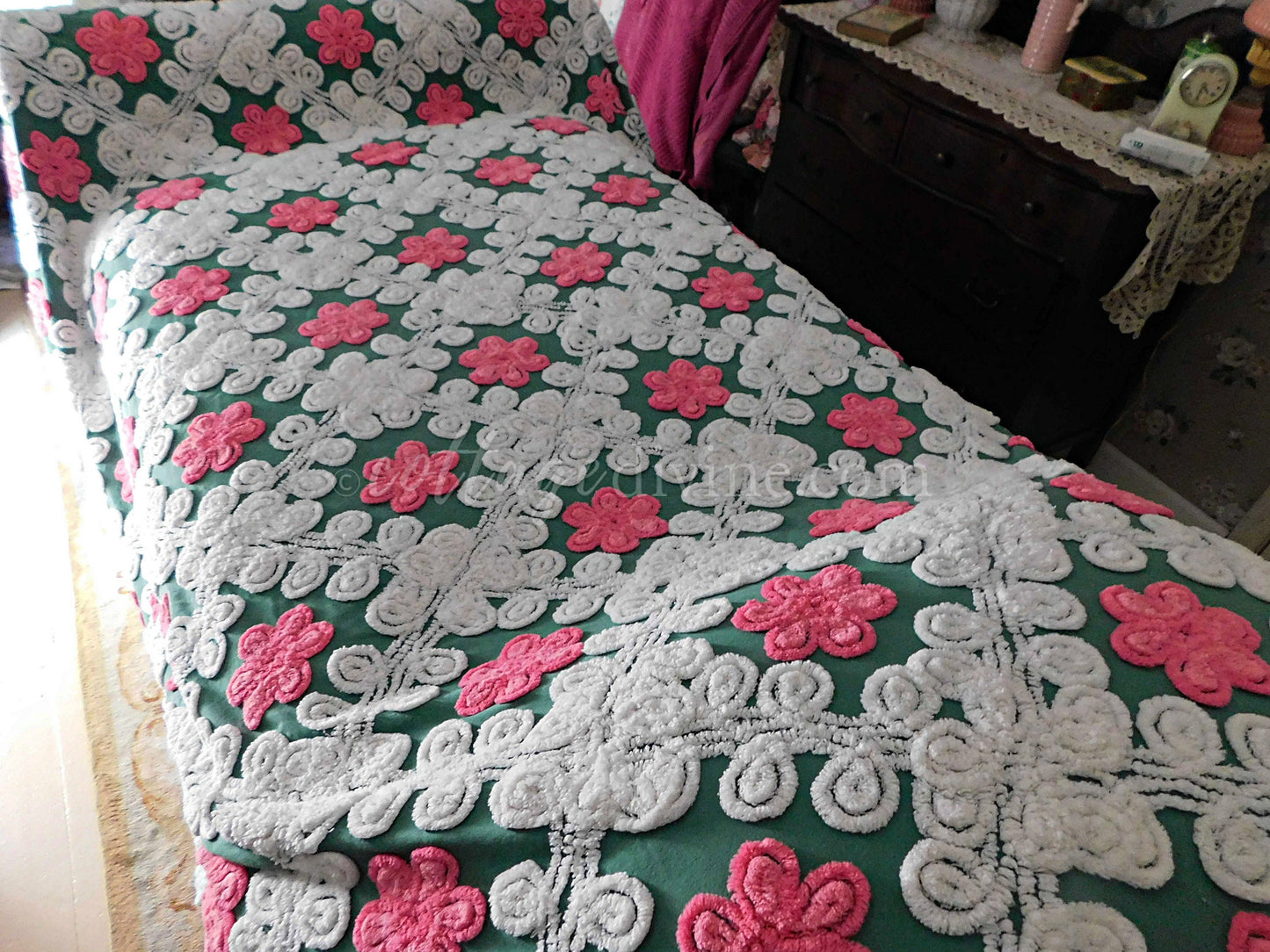 Magnificent Midcentury Vintage Chenille Bedspread, Lipstick Pink Roses on Rich Green with Plush White Swirls, 100% Cotton, FULL Size