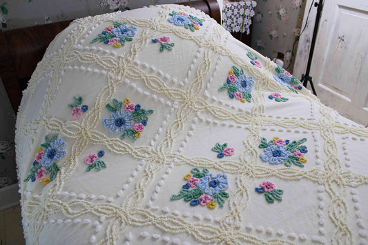 Vintage Floral Chenille Bedspread, Lightweight Summer Coverlet in Buttercream with Delicate Flowers, Full Size Cottage Style Bedding