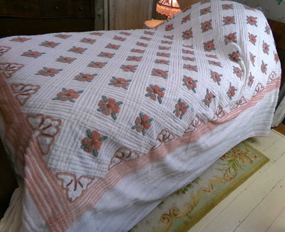 Cottage Life Vintage Chenille Bedspread, Flower Blooms on White Cotton, Full Size