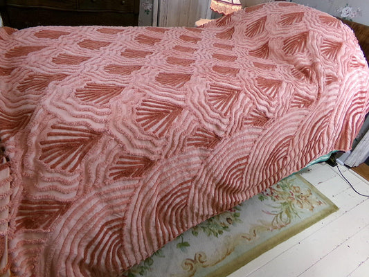 Luxury Gothic Dream Vintage Chenille Bedspread in Dramatic Peach & Rust Fan Scallops, Full Size Victorian Style Bedding