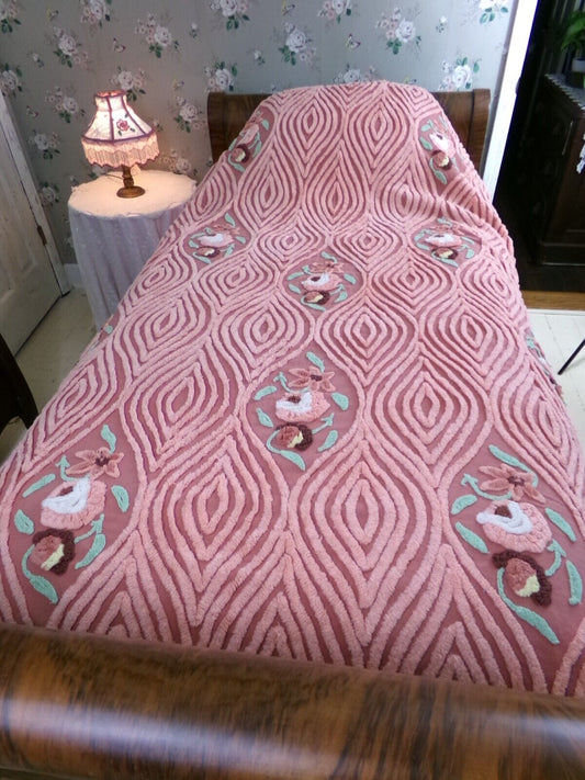 swirl roses luxury Vintage full size chenille bedspread, gorgeous ellipse florals