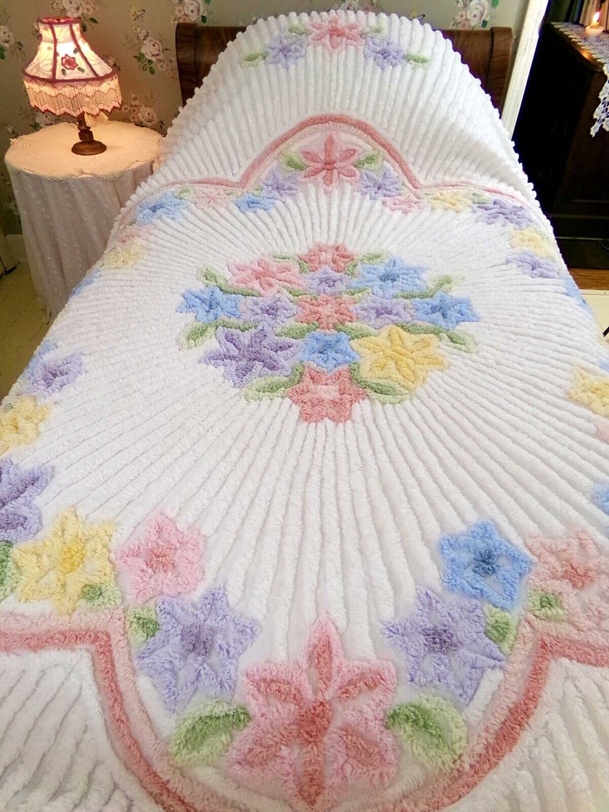 Luxury Floral Vintage White Chenille Bedspread, Boxed & Fitted Design, Full Size