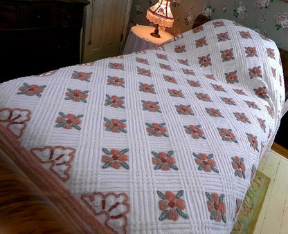Cottage Life Vintage Chenille Bedspread, Flower Blooms on White Cotton, Full Size