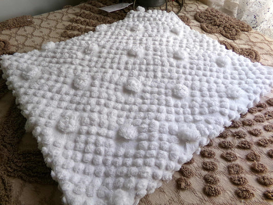 modern multisize white pops chenille fabric, antique handtufted popcorn pattern, 20" x 24" inch piece of vintage quilting material