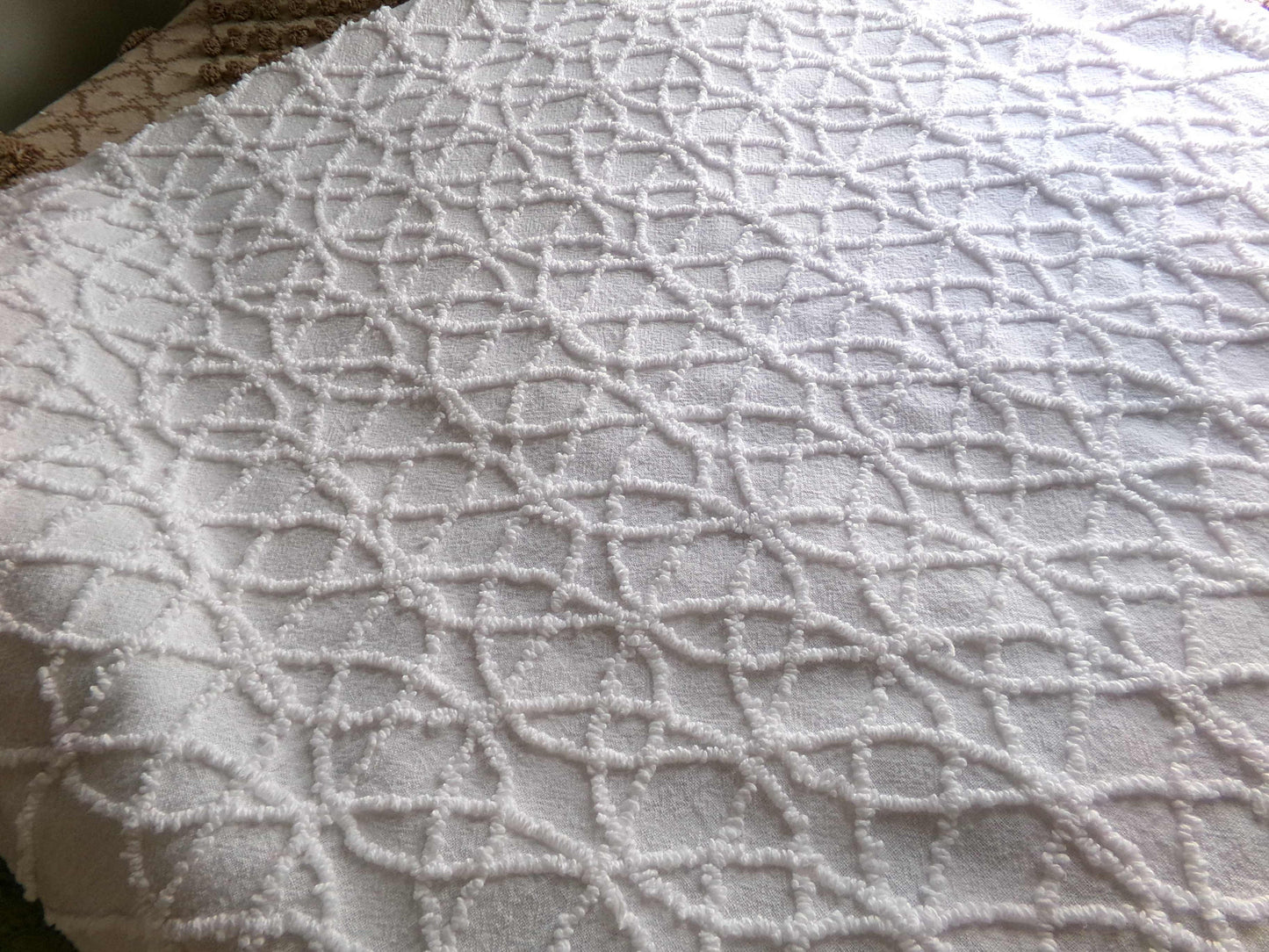 Petite White Eternity Links Vintage Chenille Fabric, 20" x 24" inch Piece, Elegant Lightweight Cotton, Ideal for Handmade Quilts, Crafts