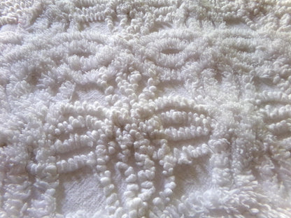 Exquisite Vintage Chenille Fabric, Elaborate 15.5" x 20" inch Piece, Intricate Needletufting in Wedding Ring Pattern