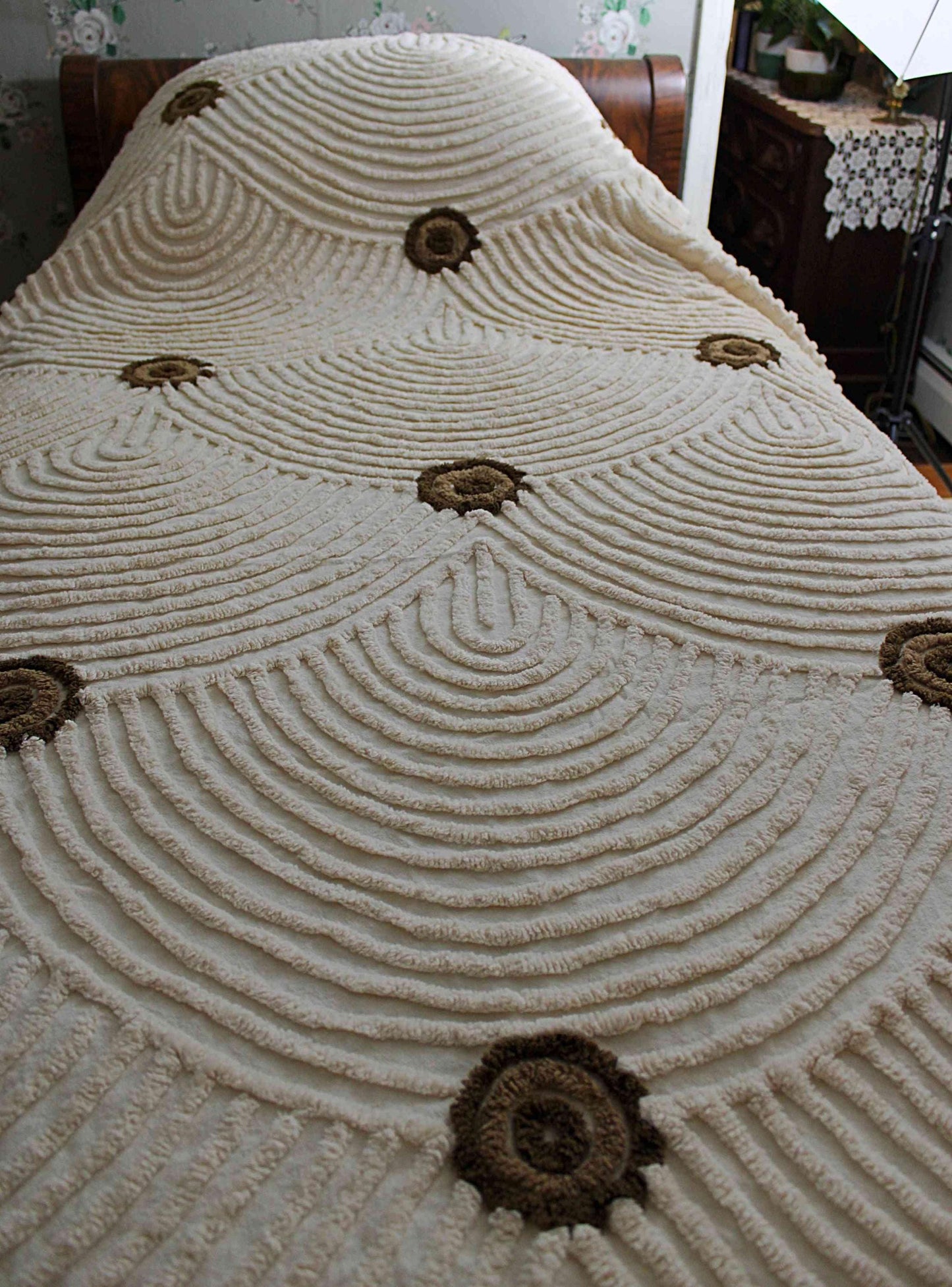 Vanilla Chocolate Swirl Vintage Chenille Bedspread, Swooping Scallop Design, 100% Cotton, FULL Size Midcentury Mod Bedding