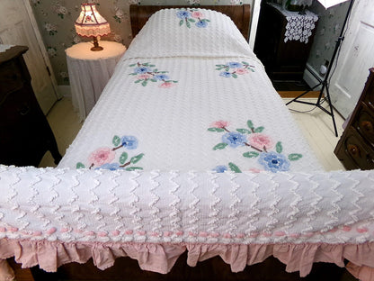 summer vintage chenille bedspread, lightweight white cotton seersucker with flowers & pink ruffle trim, twin size coverlet