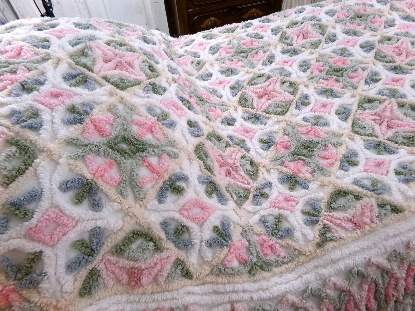 pink sea urchins twin size chenille bedspread, white cotton vintage cottage style bedding, boxed & fitted luxury design with ruffle skirt