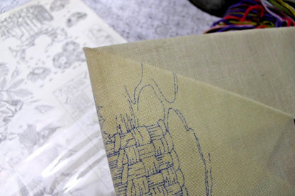 GARDEN BEAUTIES Paragon Crewel Embroidery Kit 0123 Vintage Boho Floral Stitchery