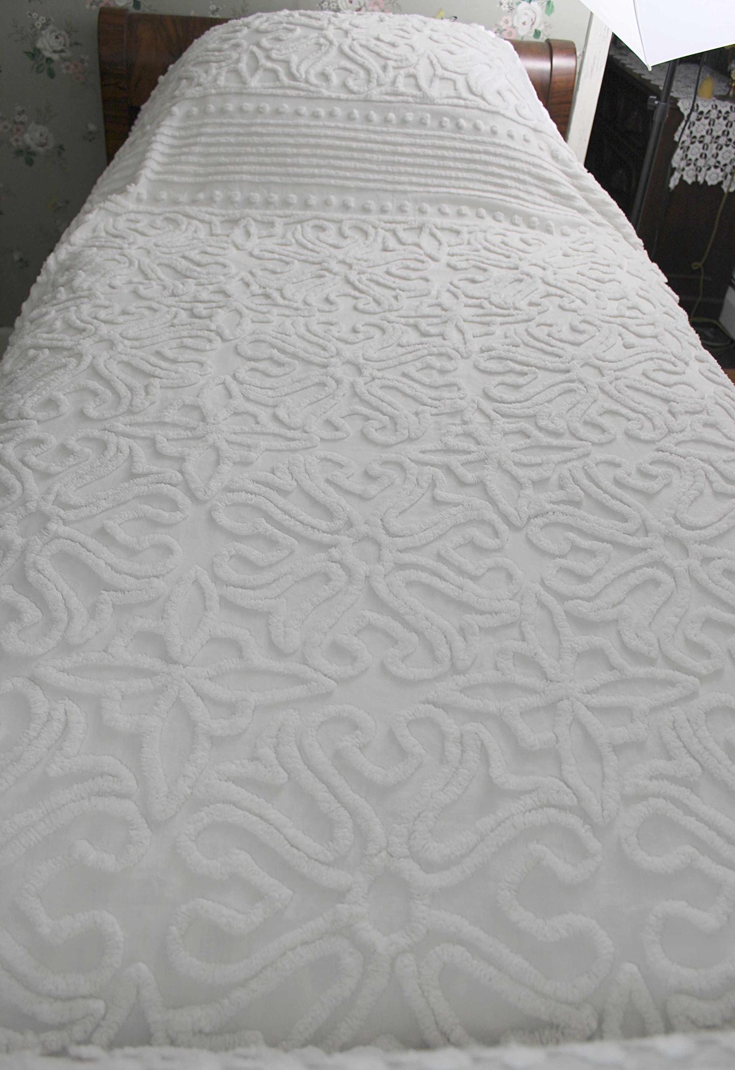 Heavenly White Vintage Chenille Bedspread in Elegant Scroll Design, Full Bed Size, 100% Summer Weight Cotton Farmhouse Style Bedding