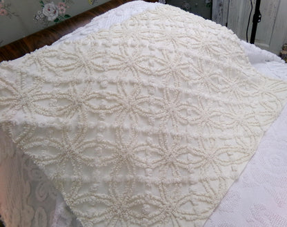 Ivory Elegance Vintage Chenille Fabric - Creamy Neutral Textured Quilt & Craft Material, 20" x 24" Piece