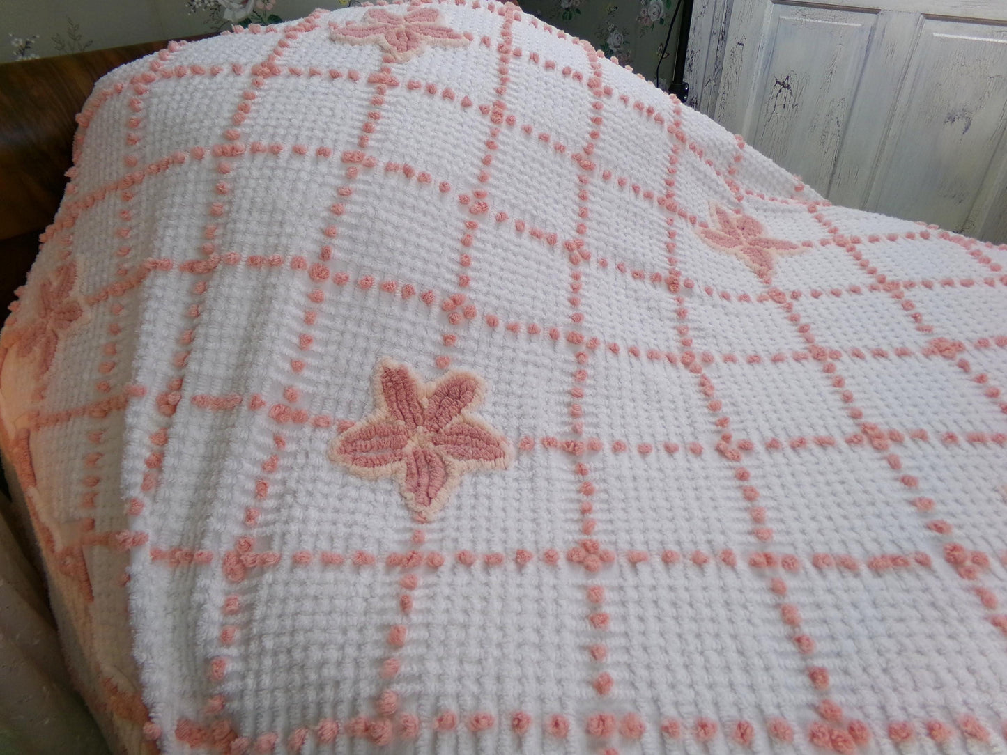 vintage full size chenille bedspread, simple star flowers on white cotton, shabby cottage style bedding