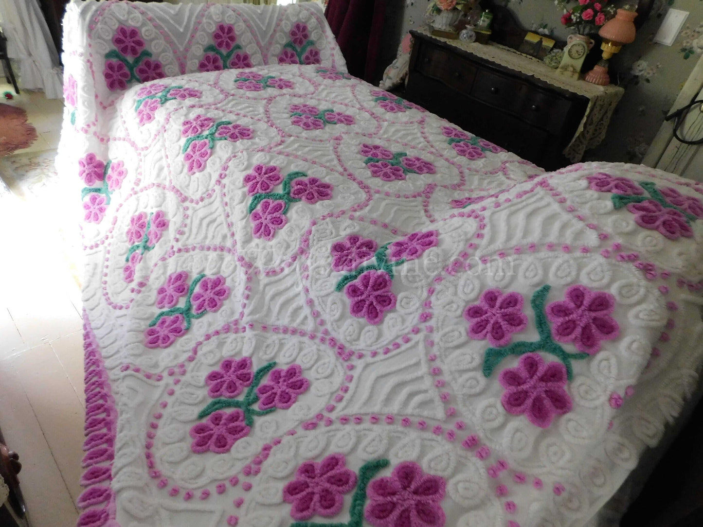 Cottage Style Bedding, Jumbo Hearts, Midcentury Romance Vintage Chenille Bedspread, Full Size