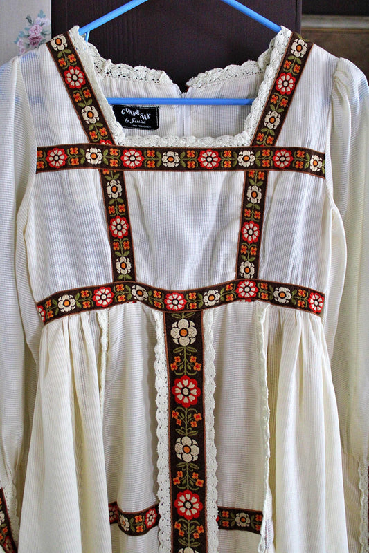 GUNNE SAX Vintage Maxi Dress, Renaissance Embroidered Folk Floral Print, Cottagecore Apron Front Long Gown, XS, Black Label