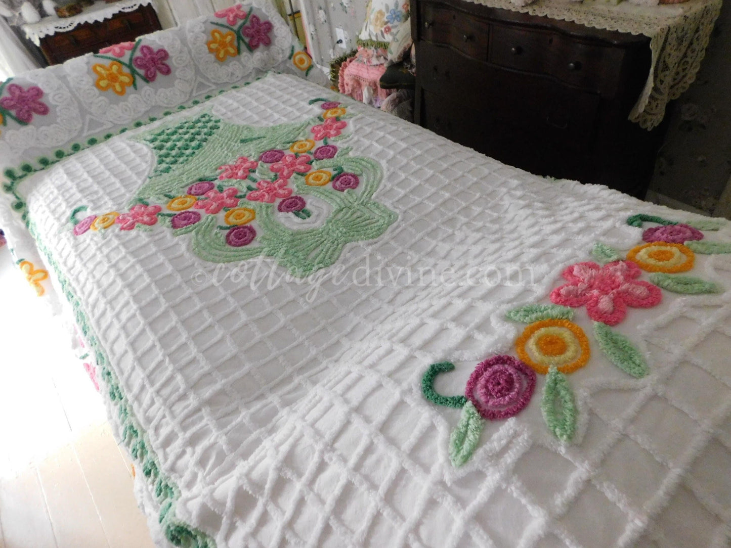 vintage chenille bedspread popping with a rainbow of hearts & flowers, full size summertime bedding