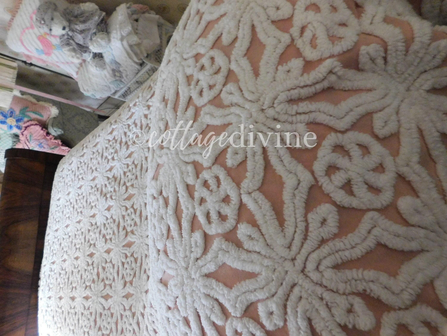 Nostalgic Vintage Chenille Bedspread Pinwheel Rose Snowflake Pattern by Hofmann Textiles, Full Size Bedding