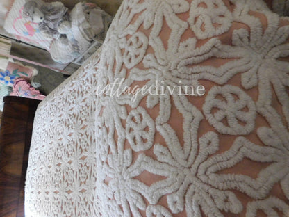 Nostalgic Vintage Chenille Bedspread Pinwheel Rose Snowflake Pattern by Hofmann Textiles, Full Size Bedding