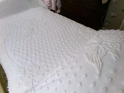 romantic farmhouse style white vintage chenille bedspread, roses, dots & swag bows, twin size cotton summer coverlet