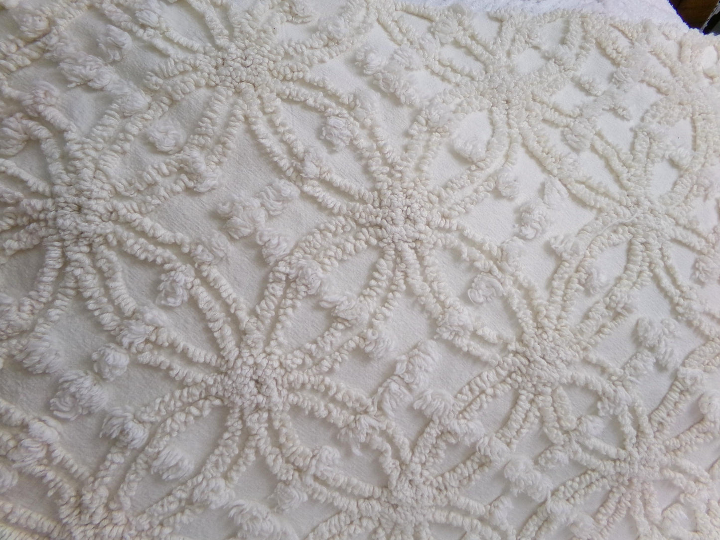 Ivory Elegance Vintage Chenille Fabric - Creamy Neutral Textured Quilt & Craft Material, 20" x 24" Piece