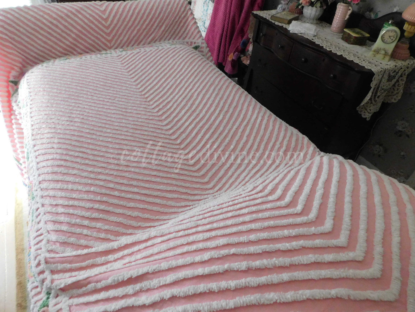 Rainbow Rose Vintage Chenille Bedspread, Cottage Style Plush Pink & White Chevron Design, Full Size