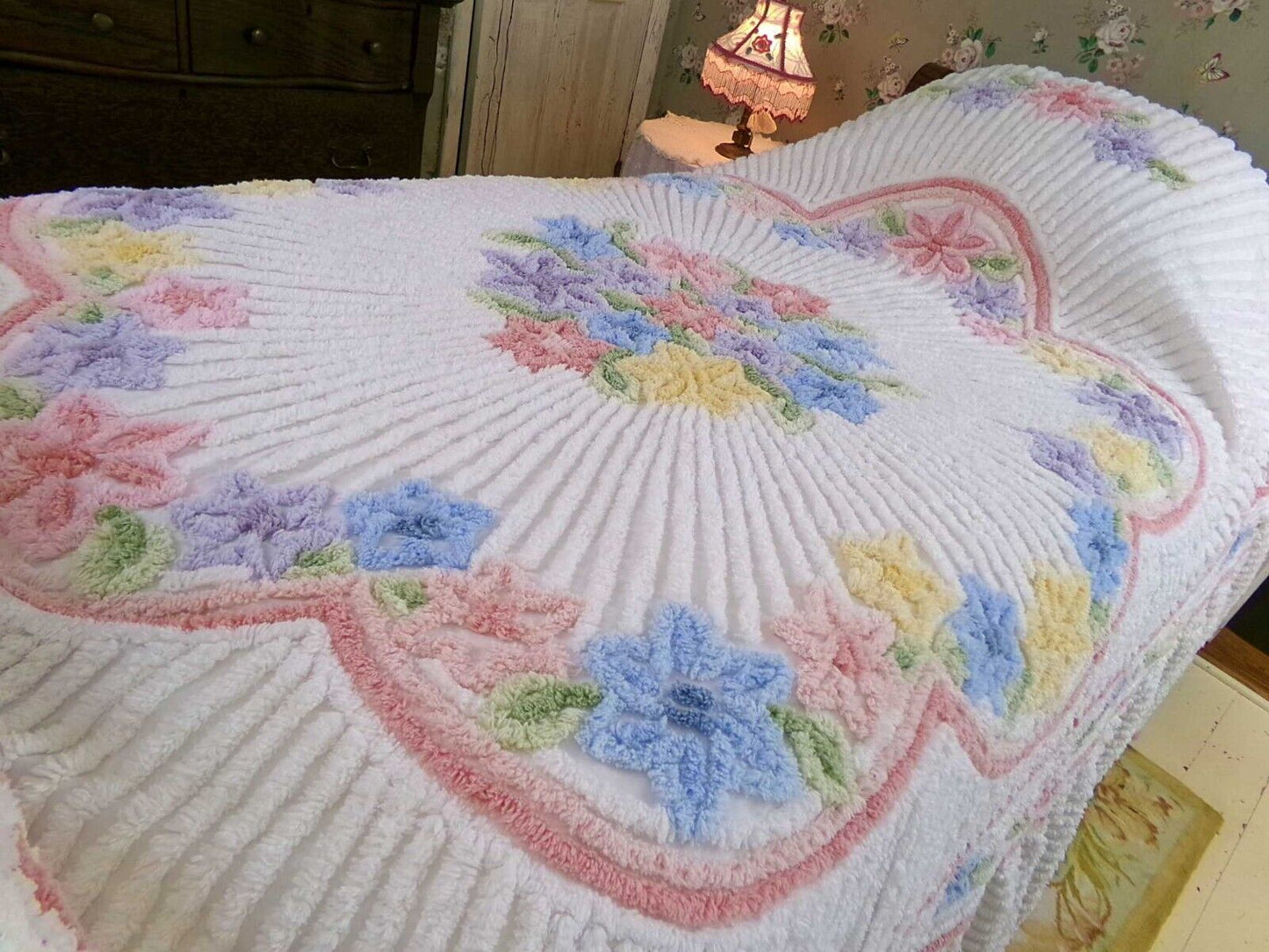 Luxury Floral Vintage White Chenille Bedspread, Boxed & Fitted Design, Full Size