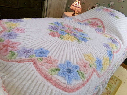 Luxury Floral Vintage White Chenille Bedspread, Boxed & Fitted Design, Full Size