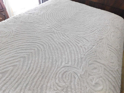 Snowy Swirls Plush White Vintage Twin Sized Chenille Bedspread