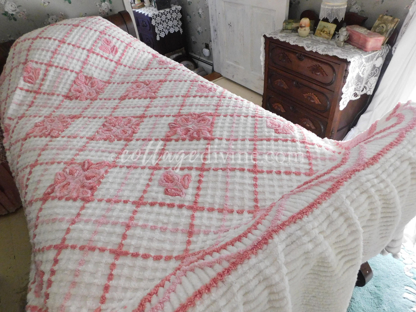 Fantasy Rose Vintage Chenille Bedspread, Pink & White, Integrated Ruffle Skirt, Fitted Full Size