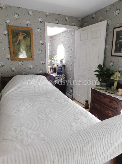 Coastal Seaside Cottage Style 1950s Classic White Vintage Chenille Bedspread, Full Size