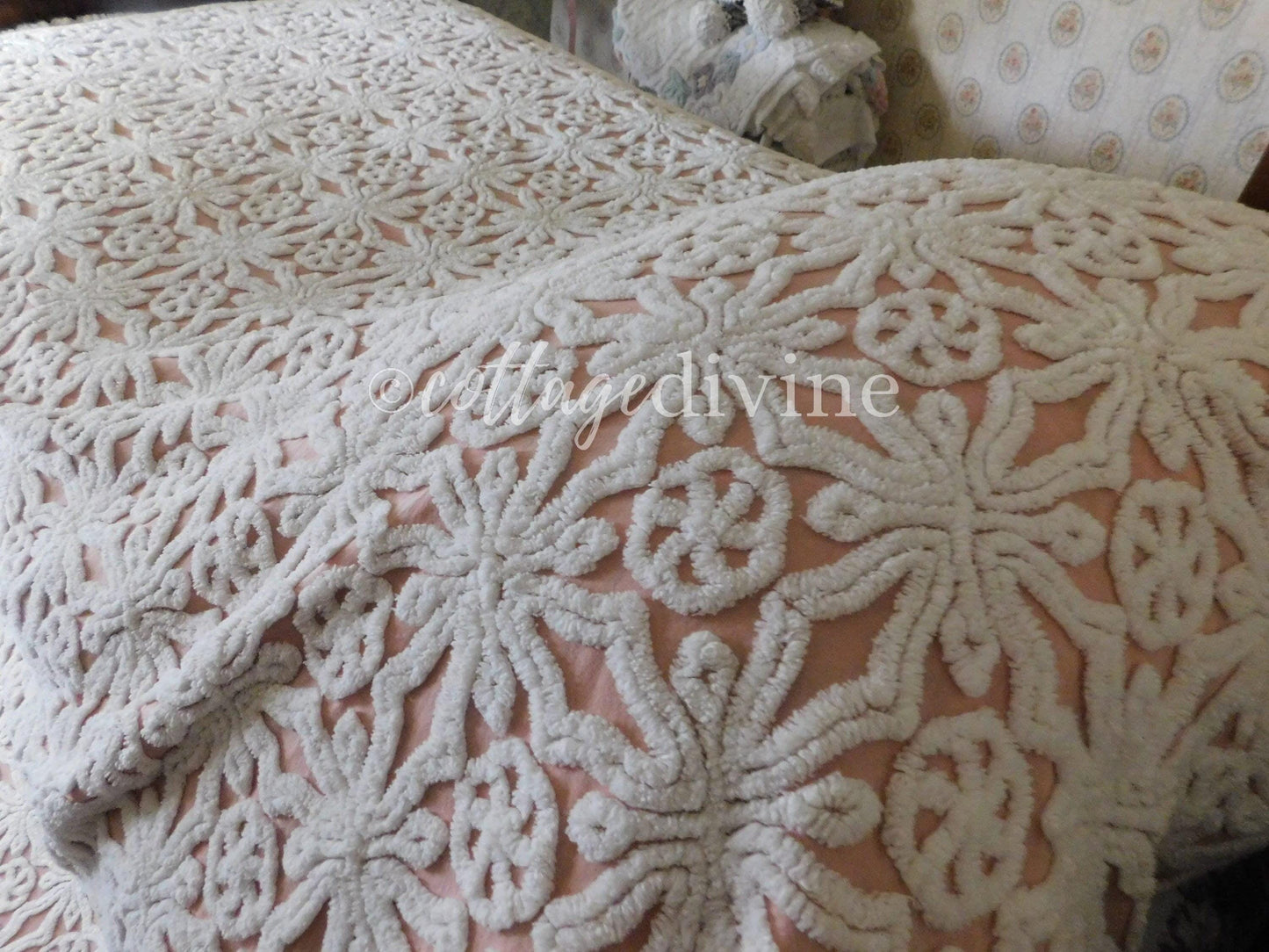 Nostalgic Vintage Chenille Bedspread Pinwheel Rose Snowflake Pattern by Hofmann Textiles, Full Size Bedding